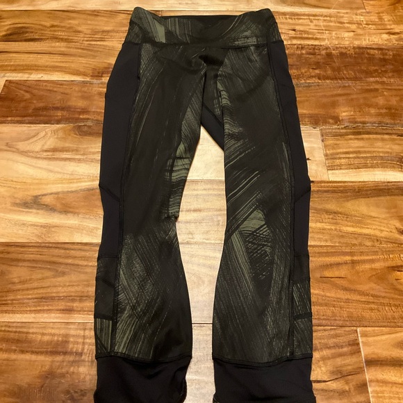 Lululemon Athletica Black and Green Leggings - Picture 1 of 3